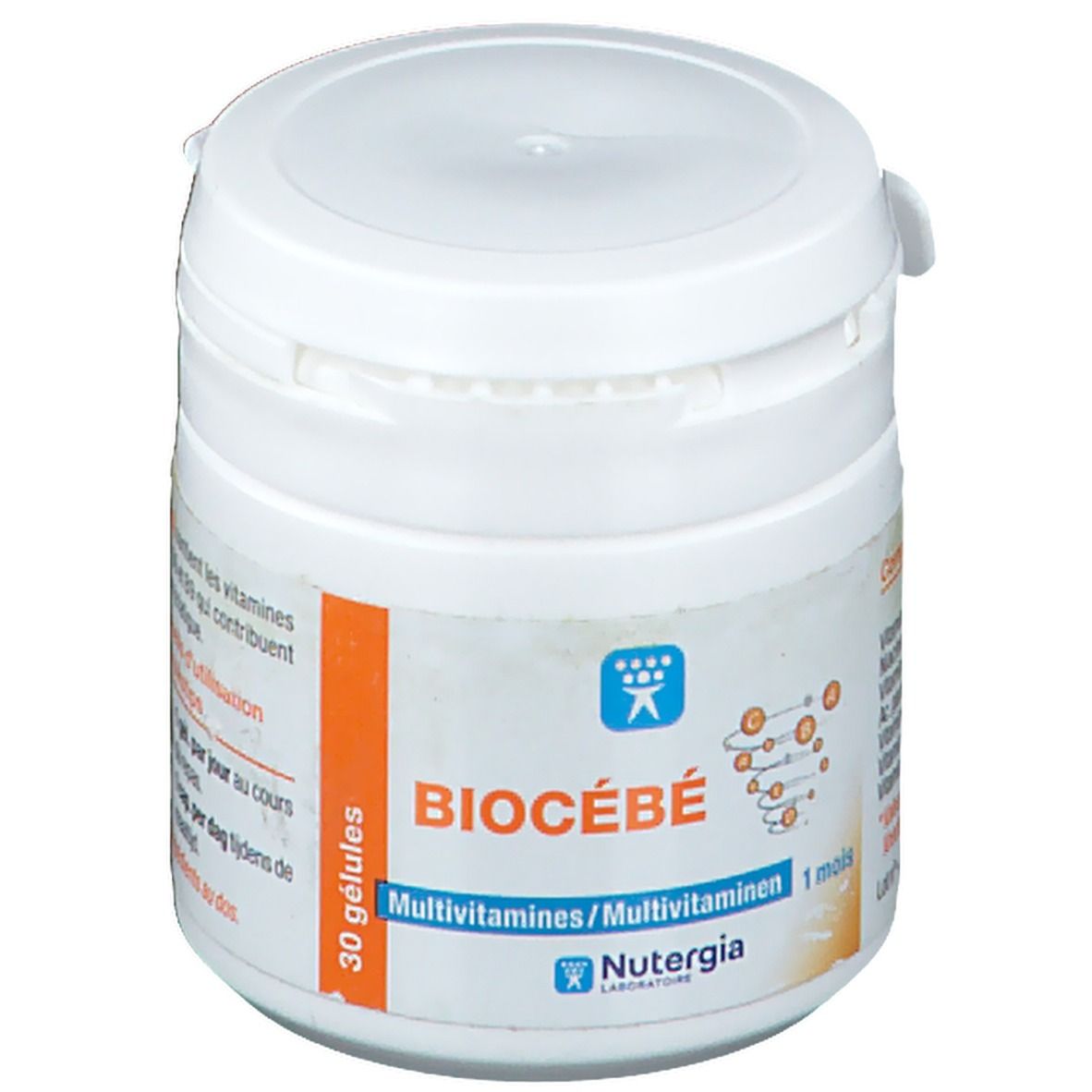 Pot blanc avec couvercle. Inscription "BIOCÉBÉ" et "Multivitamines". Bande orange avec texte. Logo Nutergia.