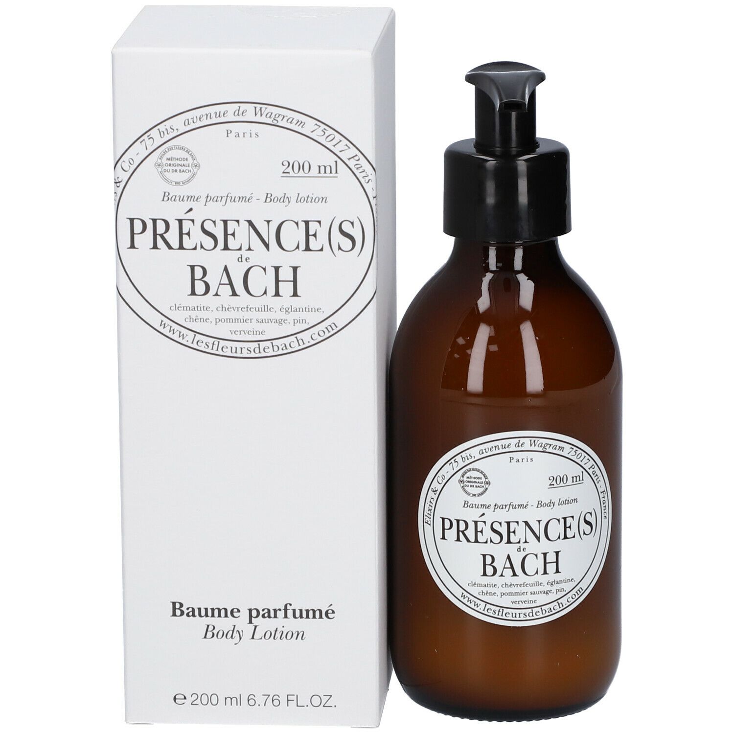 Bruine fles met zwarte pomp en witte verpakking. Op de verpakking: productnaam, merk en informatie.