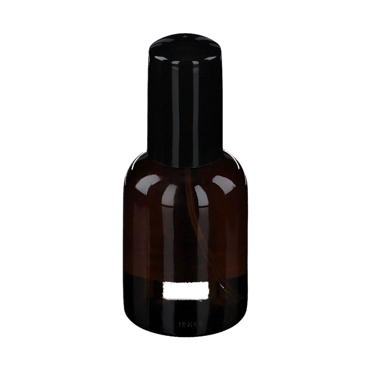 Flacon en verre brun avec bouchon noir et vaporisateur.