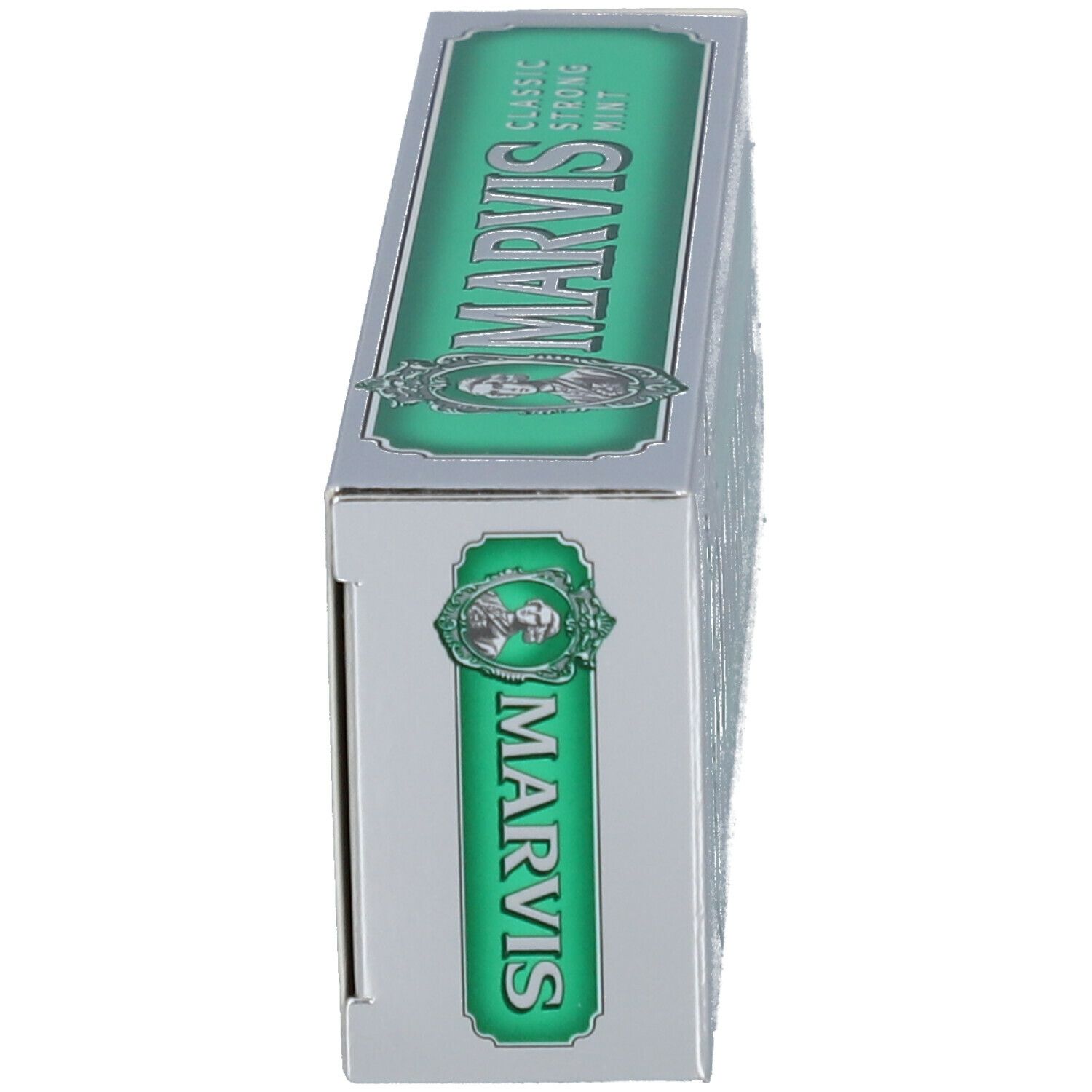 Zahnpasta-Schachtel, silberfarben mit grünem Etikett. Aufschrift: MARVIS Classic Strong Mint. Seitenansicht.