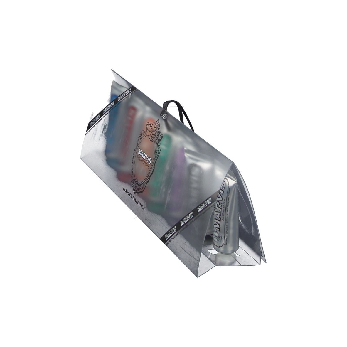 Schräg gestellte transparente Verpackung mit Zahnpasta-Tuben. Schwarzes Band. Produktname und Logo auf der Verpackung.