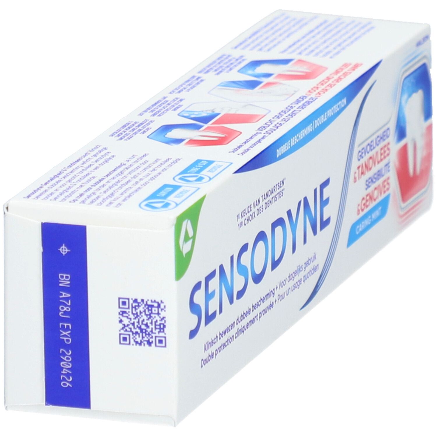 Witte verpakking met SENSODYNE-opschrift. Tekst in meerdere talen. QR-code en houdbaarheidsdatum op de zijkant.