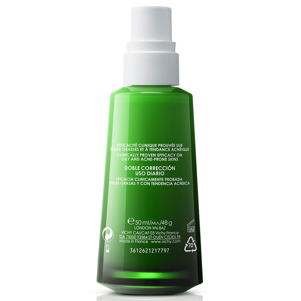 Rückseite der grünen Flasche. Text: Klinisch nachgewiesene Wirksamkeit bei fettiger Haut. 50ml.