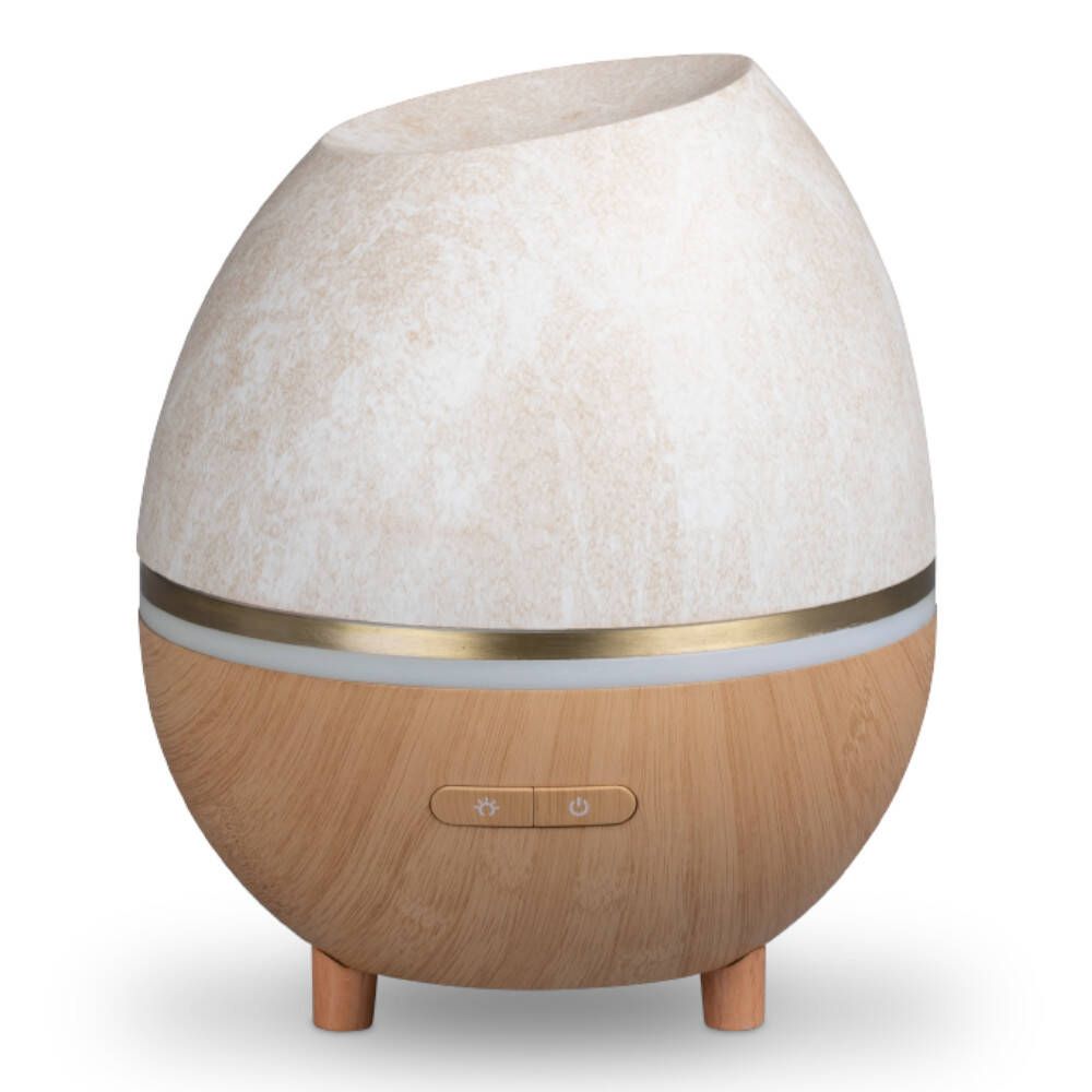 Diffuseur ovoïde, base en bois, partie supérieure texturée claire. Deux boutons en bas. Anneau doré.