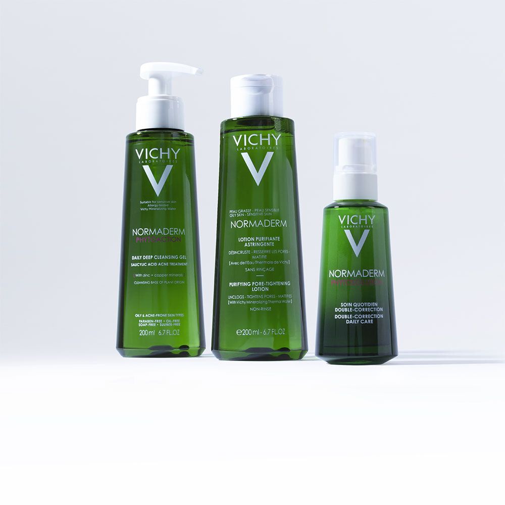 Trois flacons verts. VICHY Normaderm. Gel nettoyant, lotion, soin quotidien.
