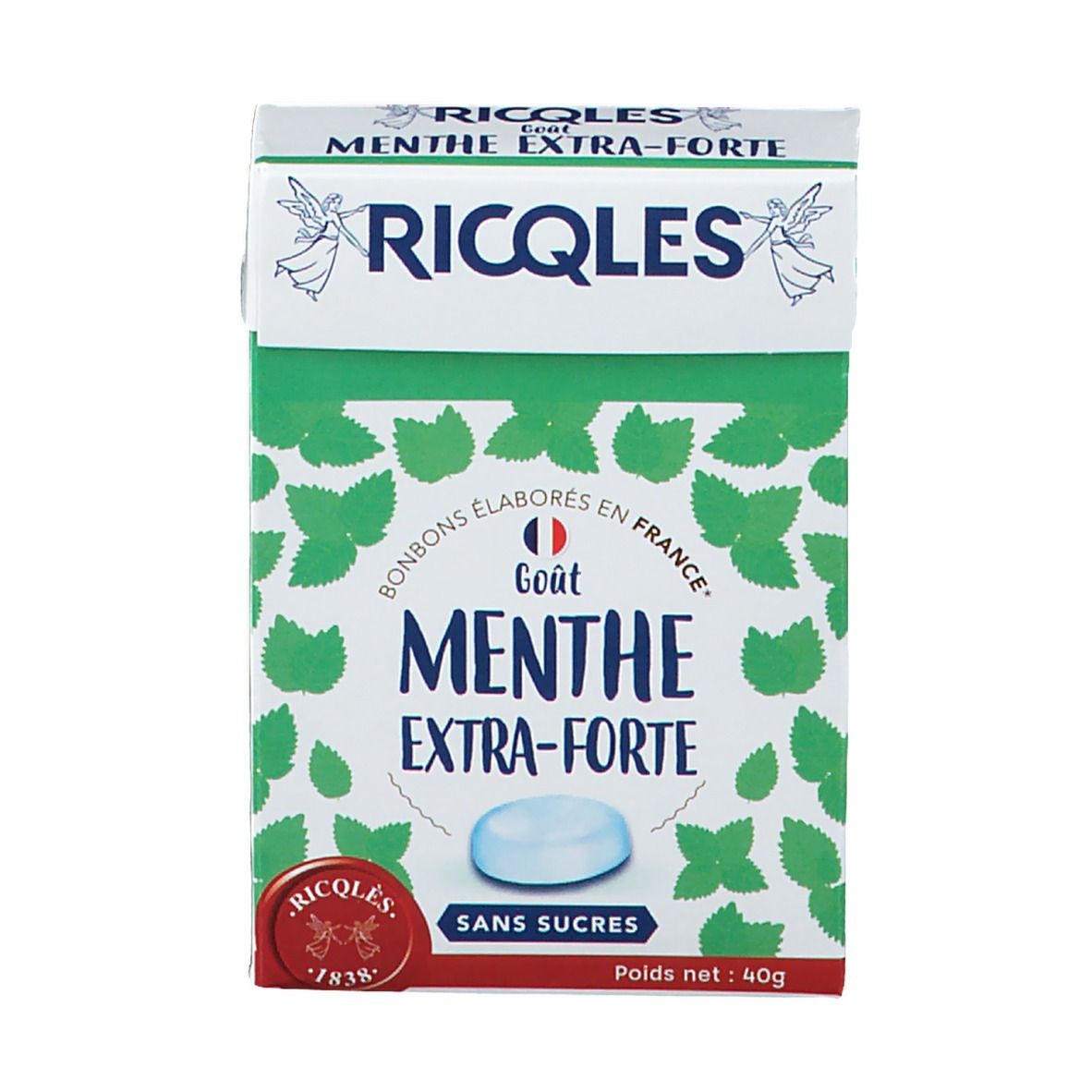 Face avant de la boîte de bonbons RICQLES. Inscription: Menthe Extra-Forte, Sans Sucres. Un bonbon visible.