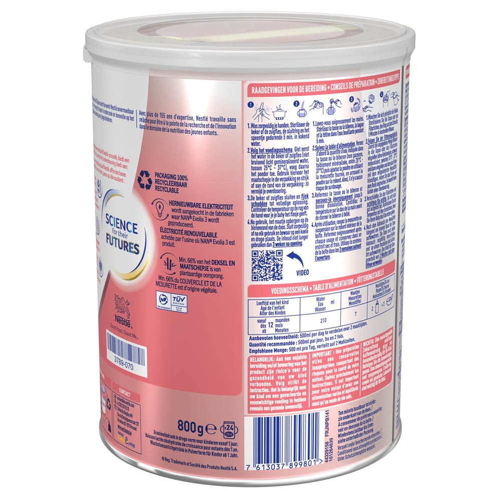 Achterkant van de Nestlé NAN Evolia 3-verpakking. Bereidingsinstructies, QR-code, tekst. 800g. 12-36 maanden.