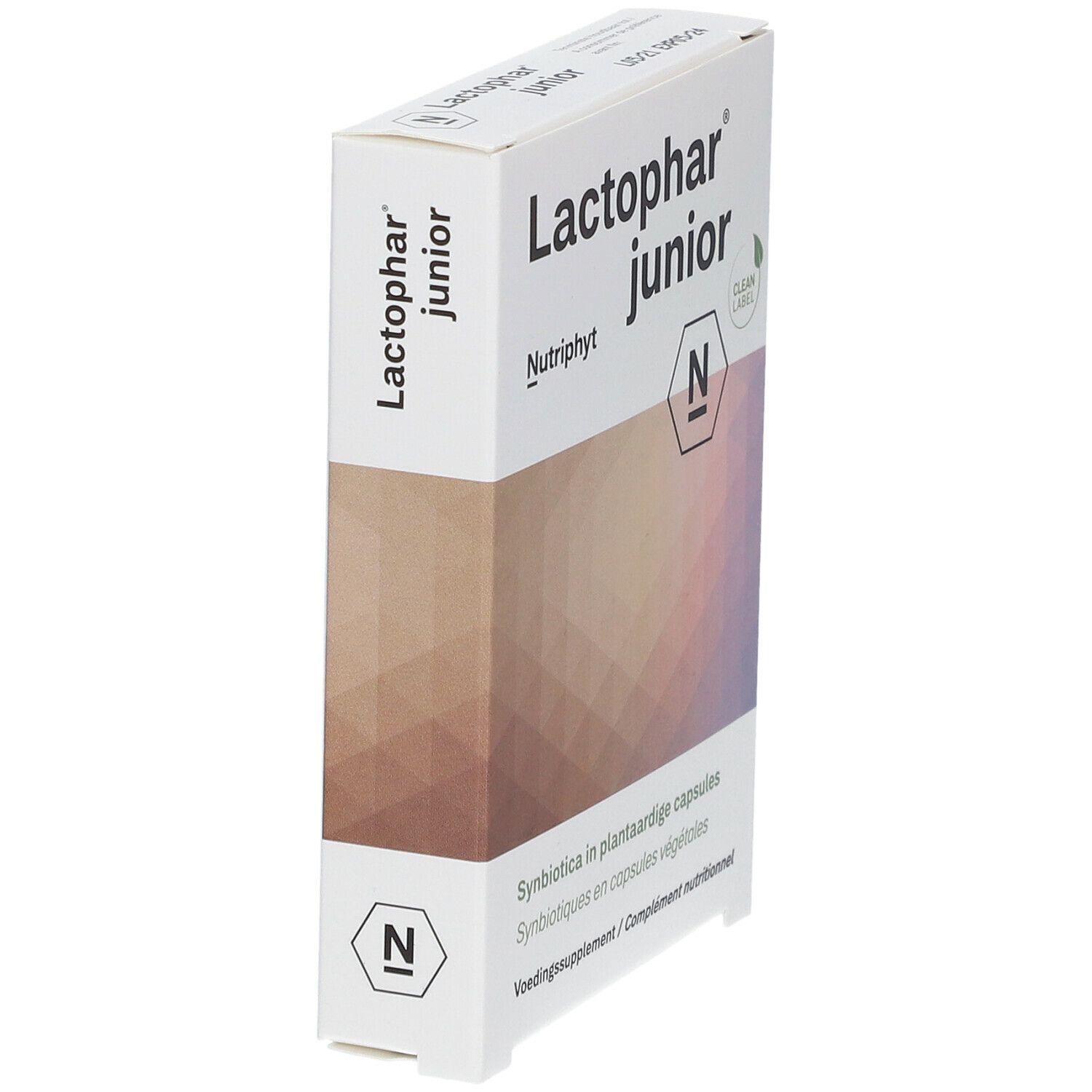 Schuin geplaatste witte doos met "Lactophar junior" logo. "Nutriphyt" en "Clean Label" zichtbaar. Opschrift: Synbiotica in plantaardige capsules.