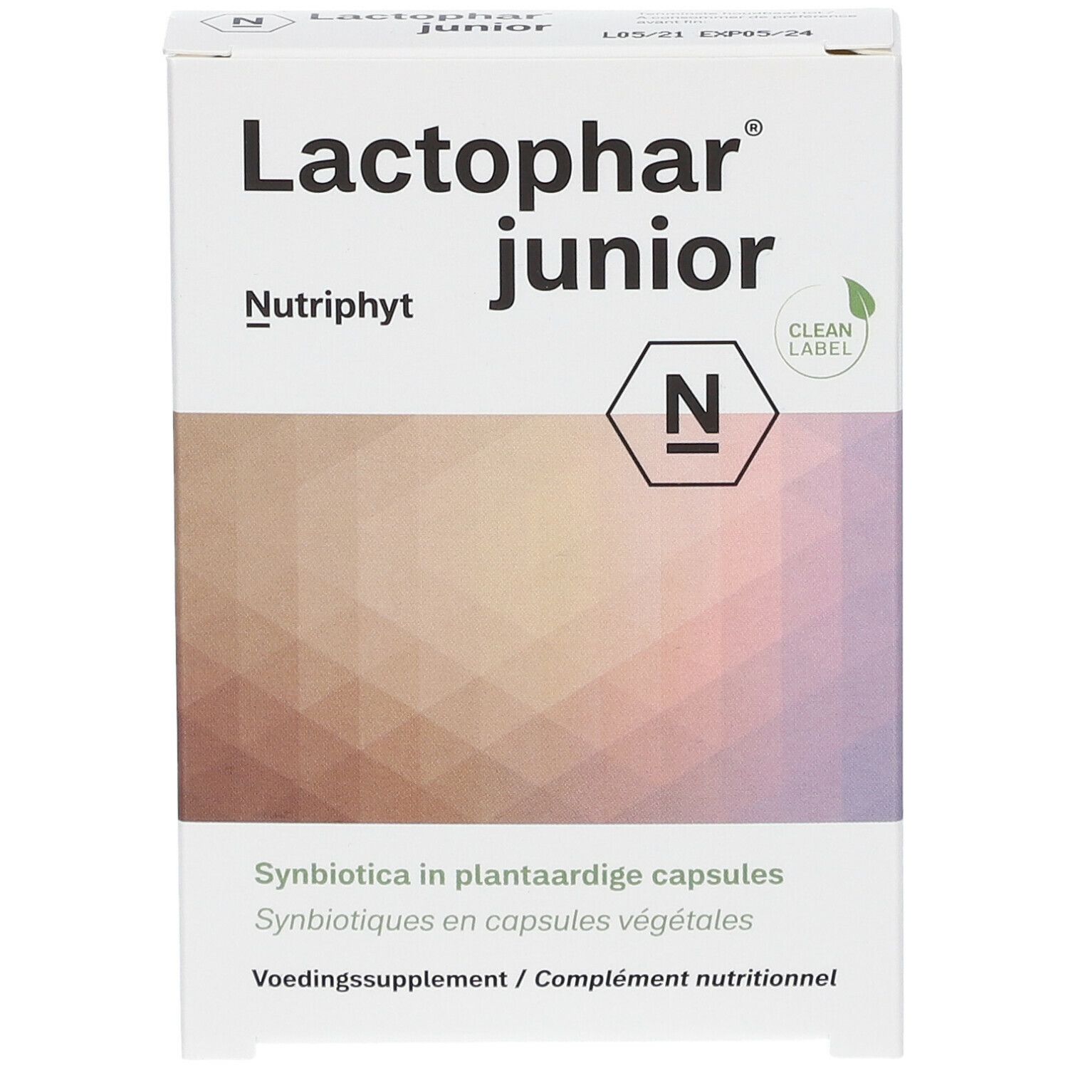 Witte doos met "Lactophar junior" logo. "Nutriphyt" en "Clean Label" zichtbaar. Opschrift: Synbiotica in plantaardige capsules.