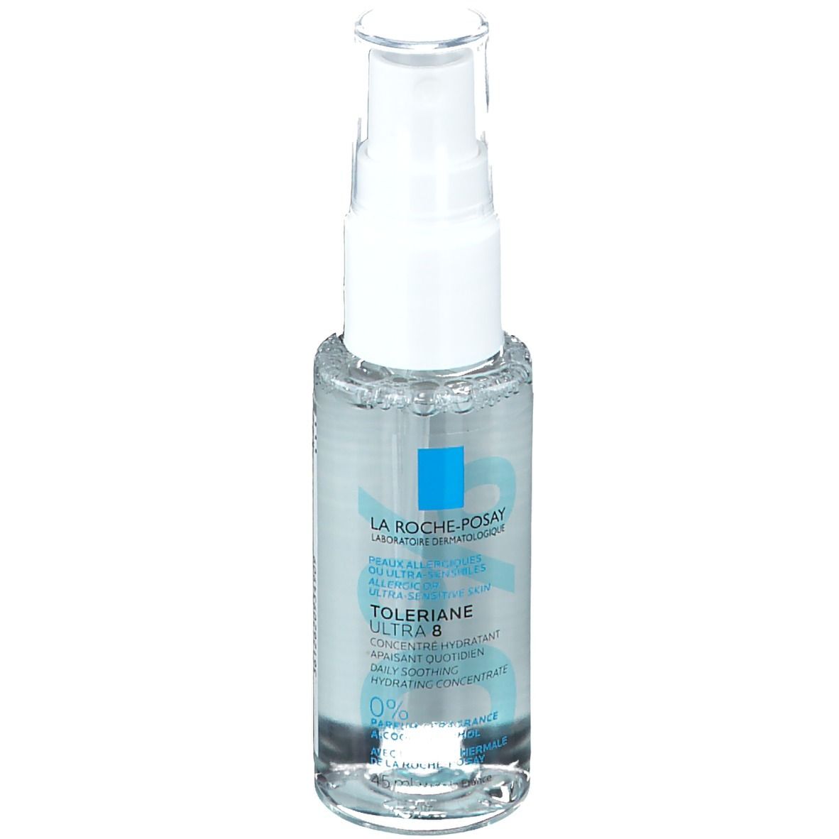 Transparante sprayfles met witte sproeikop. Blauw vierkant merk. Tekst: Toleriane Ultra 8, 0% Parfum, La Roche-Posay.