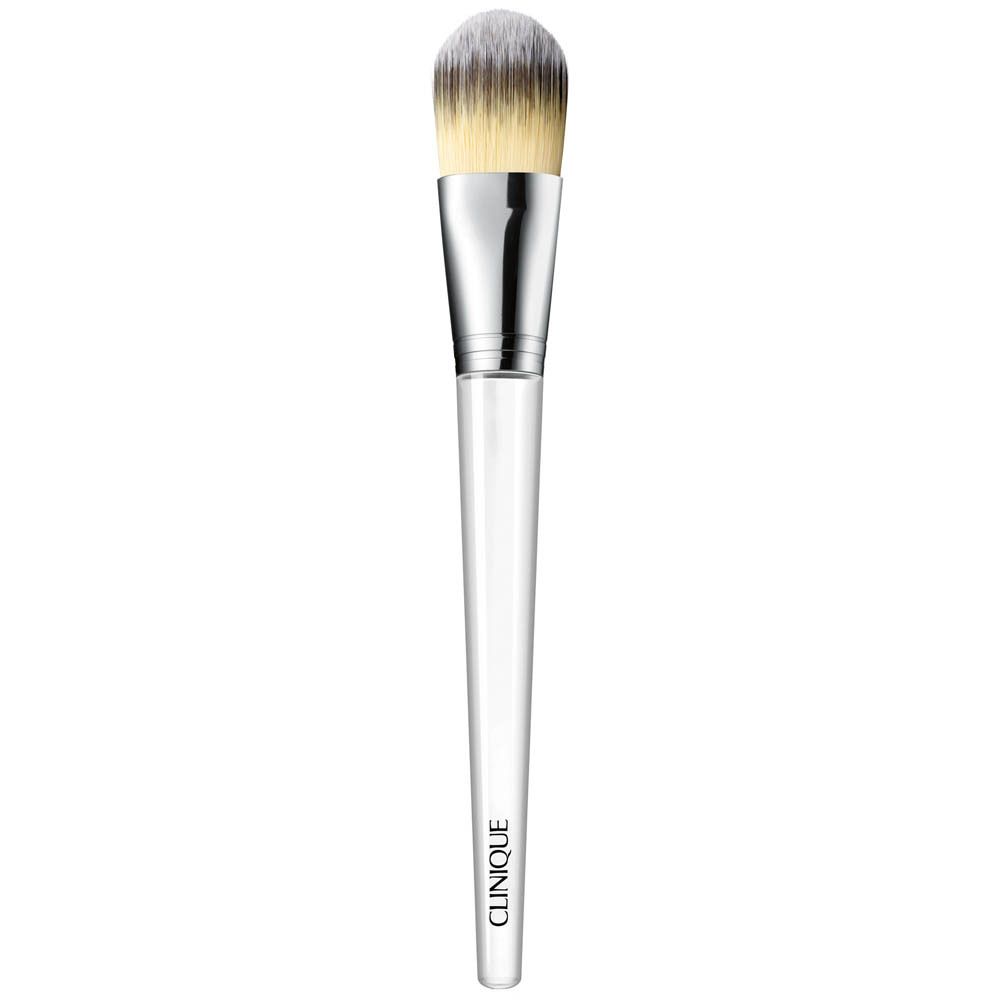 Ein Clinique Foundation-Pinsel mit klarem Griff und silbernem Metall.