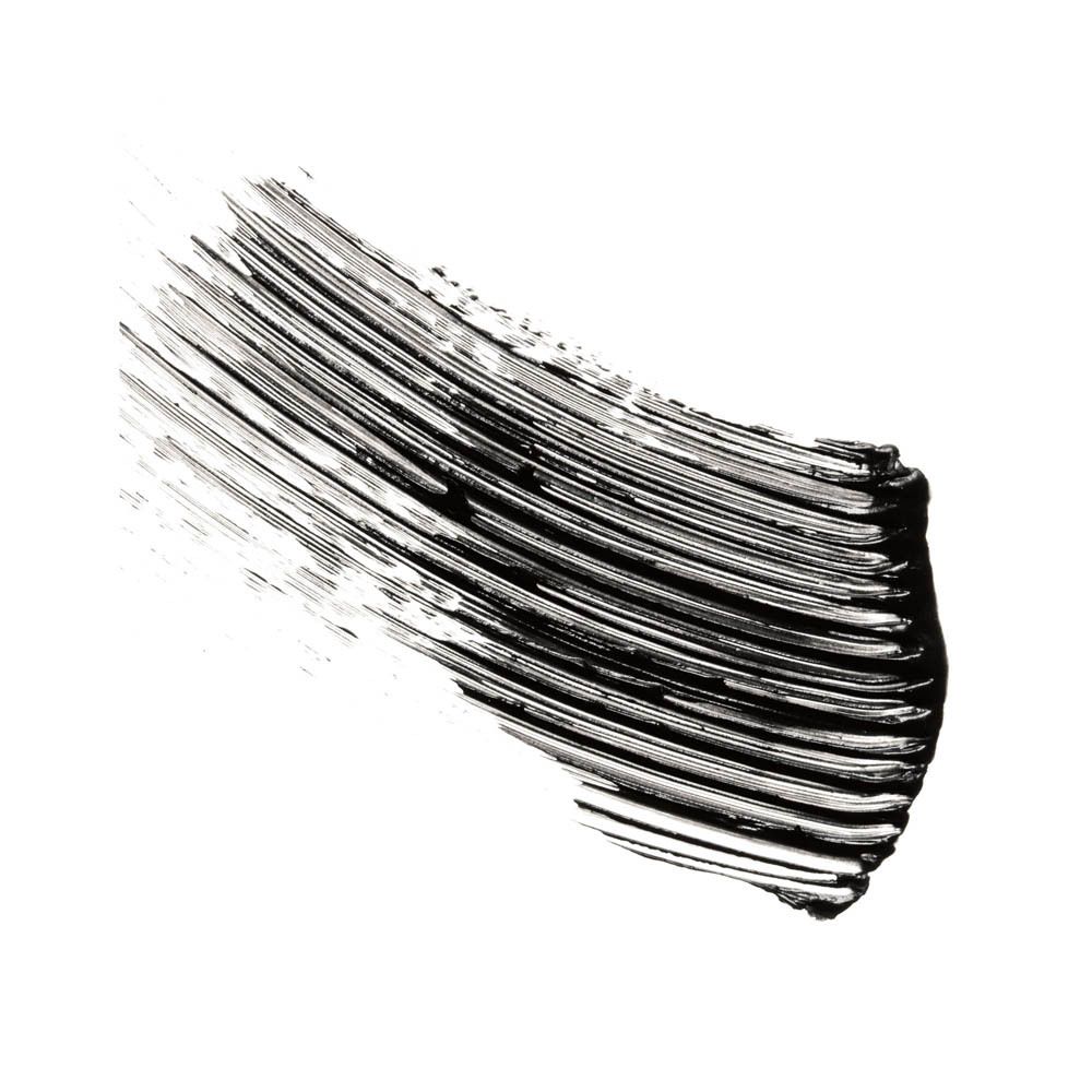 Schwarzer Mascara-Test auf weißem Hintergrund. Zeigt die Textur und den Auftrag des Produkts.