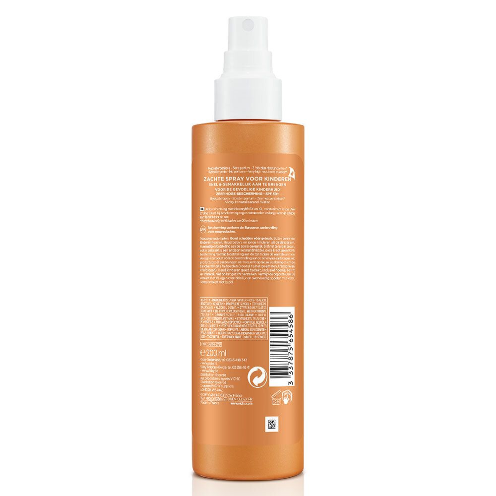 Dos du flacon de spray solaire. Étiquette orange avec texte et code-barres. Tête de pulvérisation blanche.