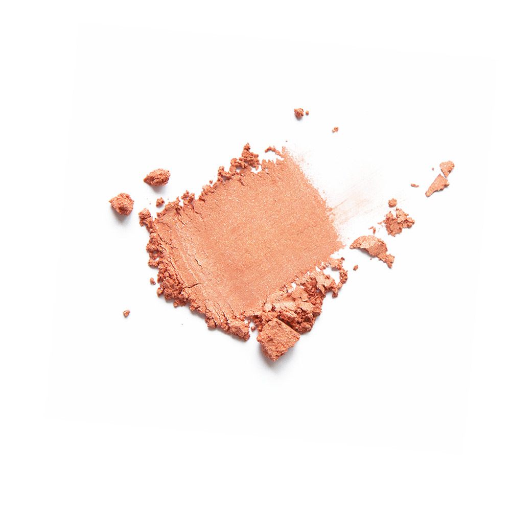 Produit rose sur fond blanc. Un coup de pinceau est visible.