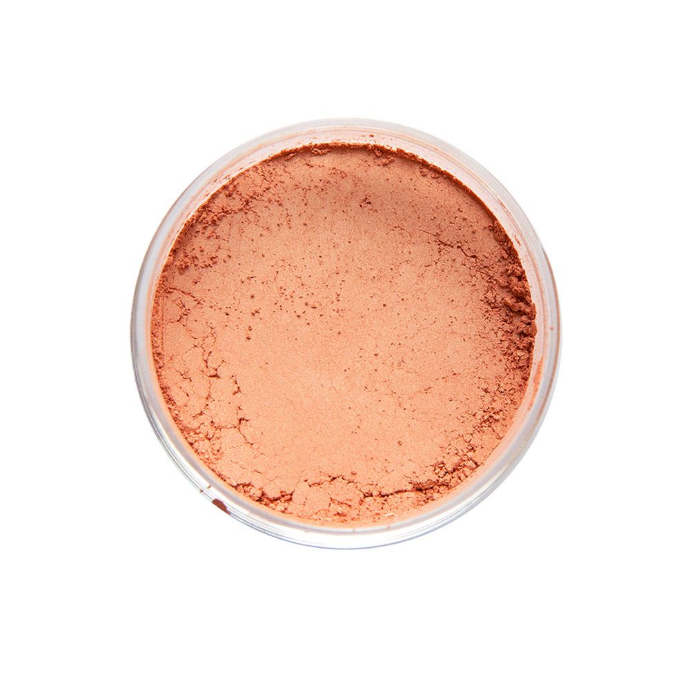 Récipient rond avec contenu rose. Le récipient est ouvert.