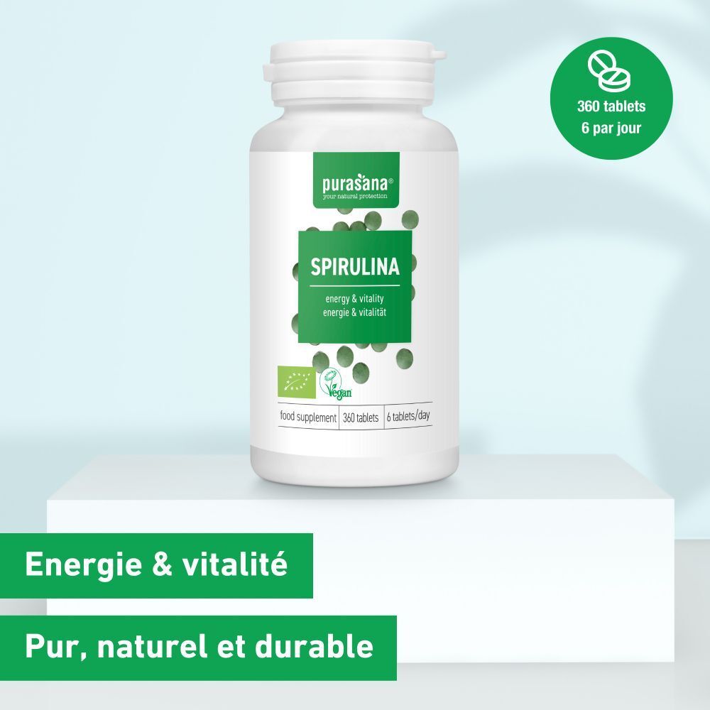 Produit sur socle blanc. Flacon avec étiquette verte. Inscription: Spiruline. Texte: Énergie & vitalité. Label vegan. 360 comprimés.
