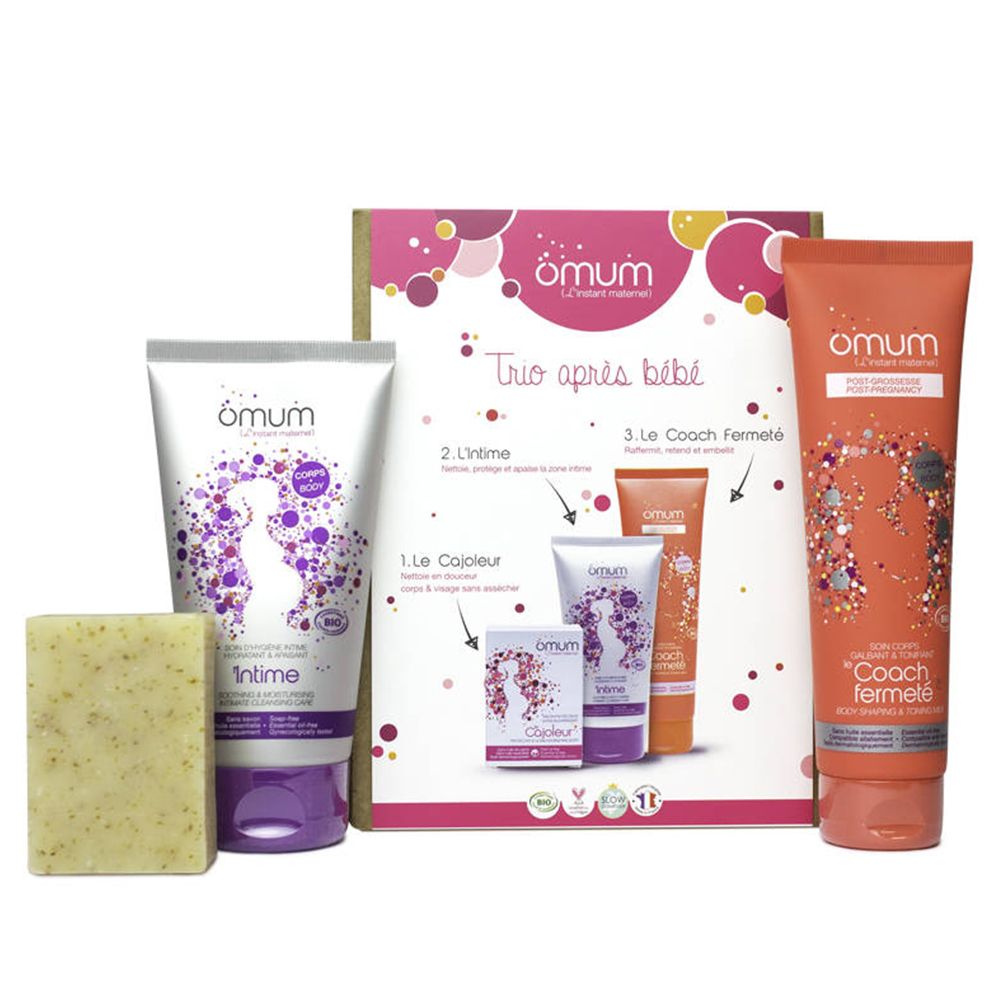 Ensemble de trois produits: nettoyage intime, soins du corps et savon. Emballage avec logo et texte.