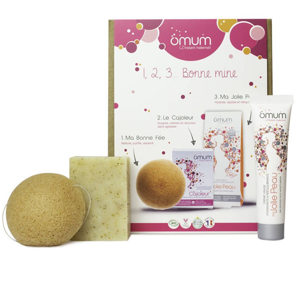Ensemble avec éponge, savon et crème. Emballage avec nom du produit et inscription "1, 2, 3 Bonne mine".