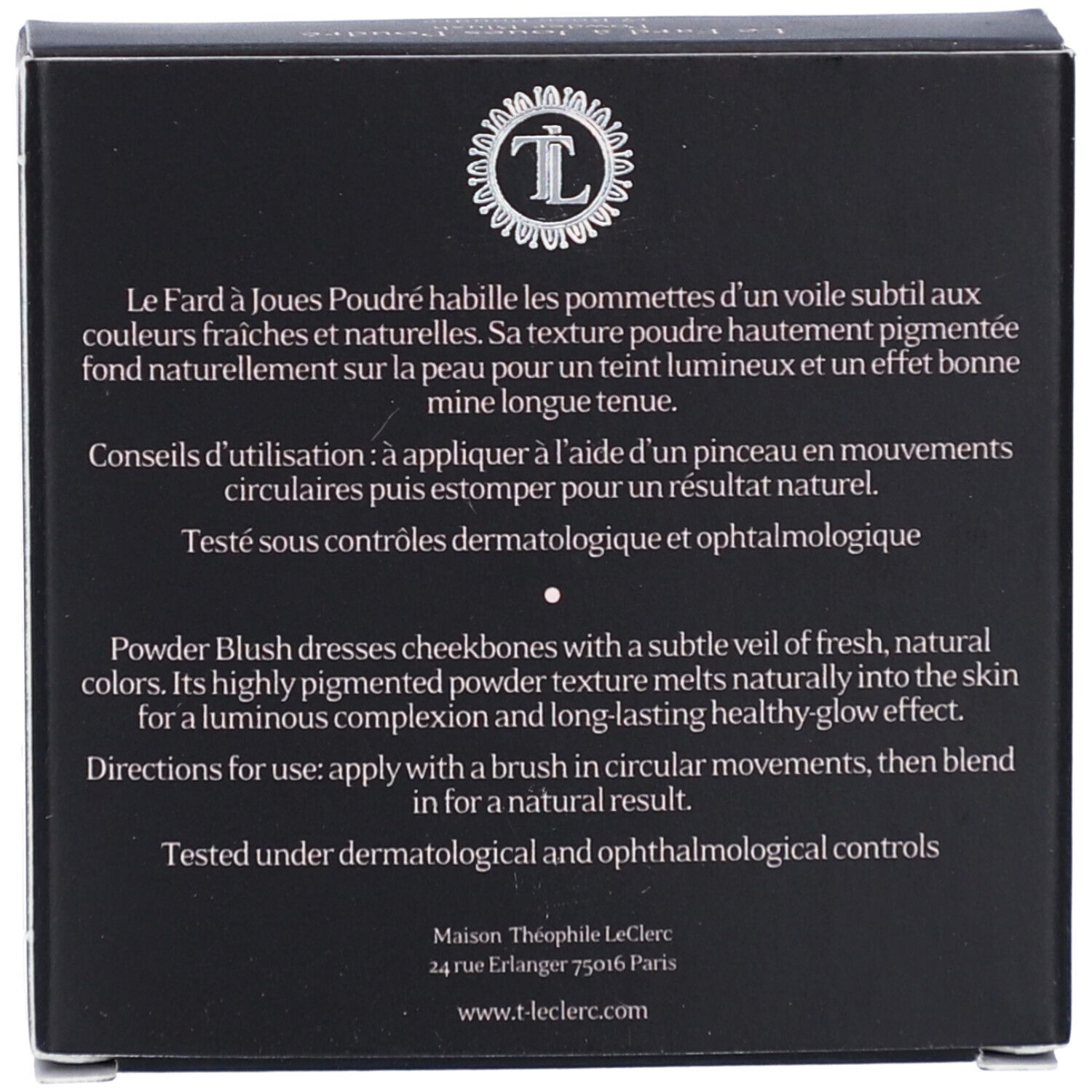 Rückseite der schwarzen Verpackung. Text: Le Fard à Joues Poudré, Anwendungshinweise, dermatologisch getestet.