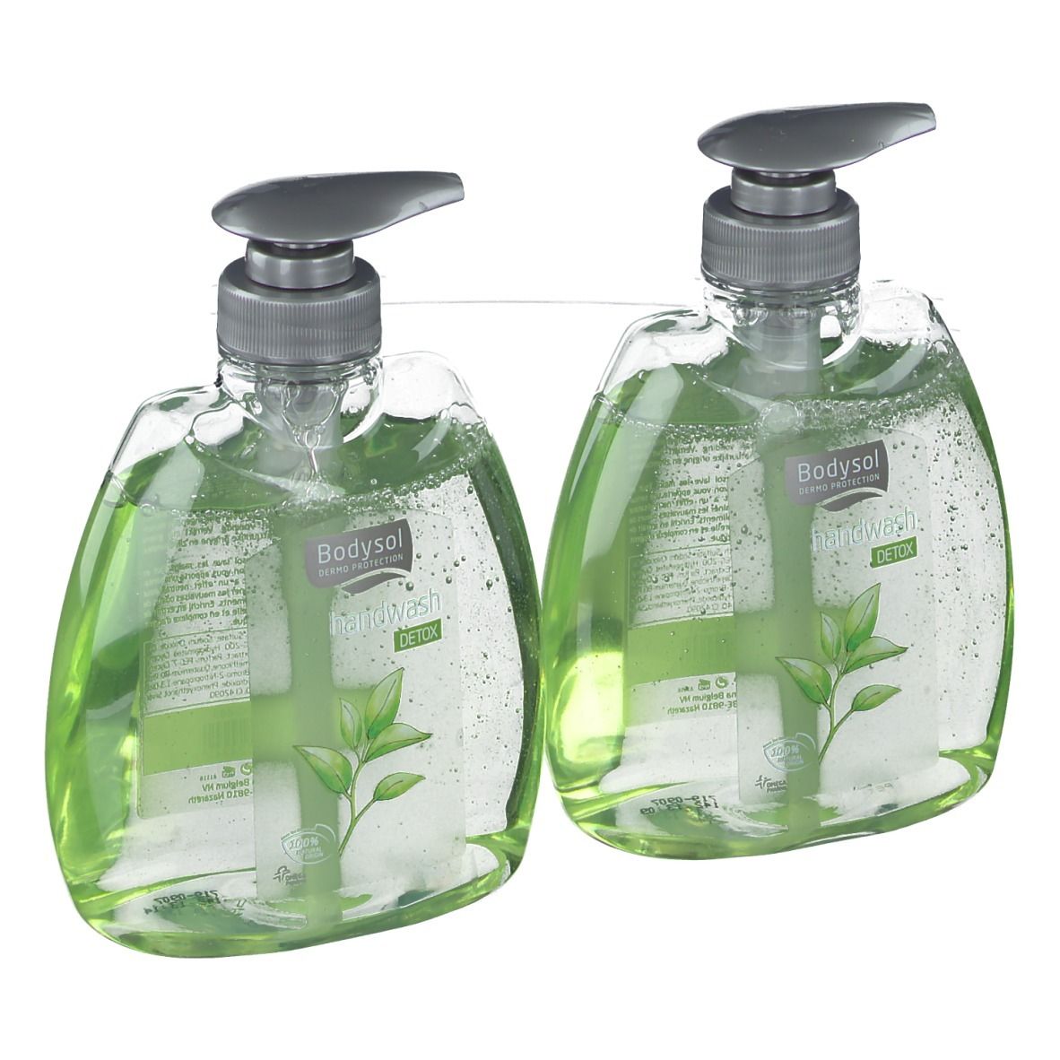 Deux distributeurs de savon avec contenu vert. Pompes grises. Inscription: Bodysol Handwash Detox. Motif végétal sur l'étiquette.