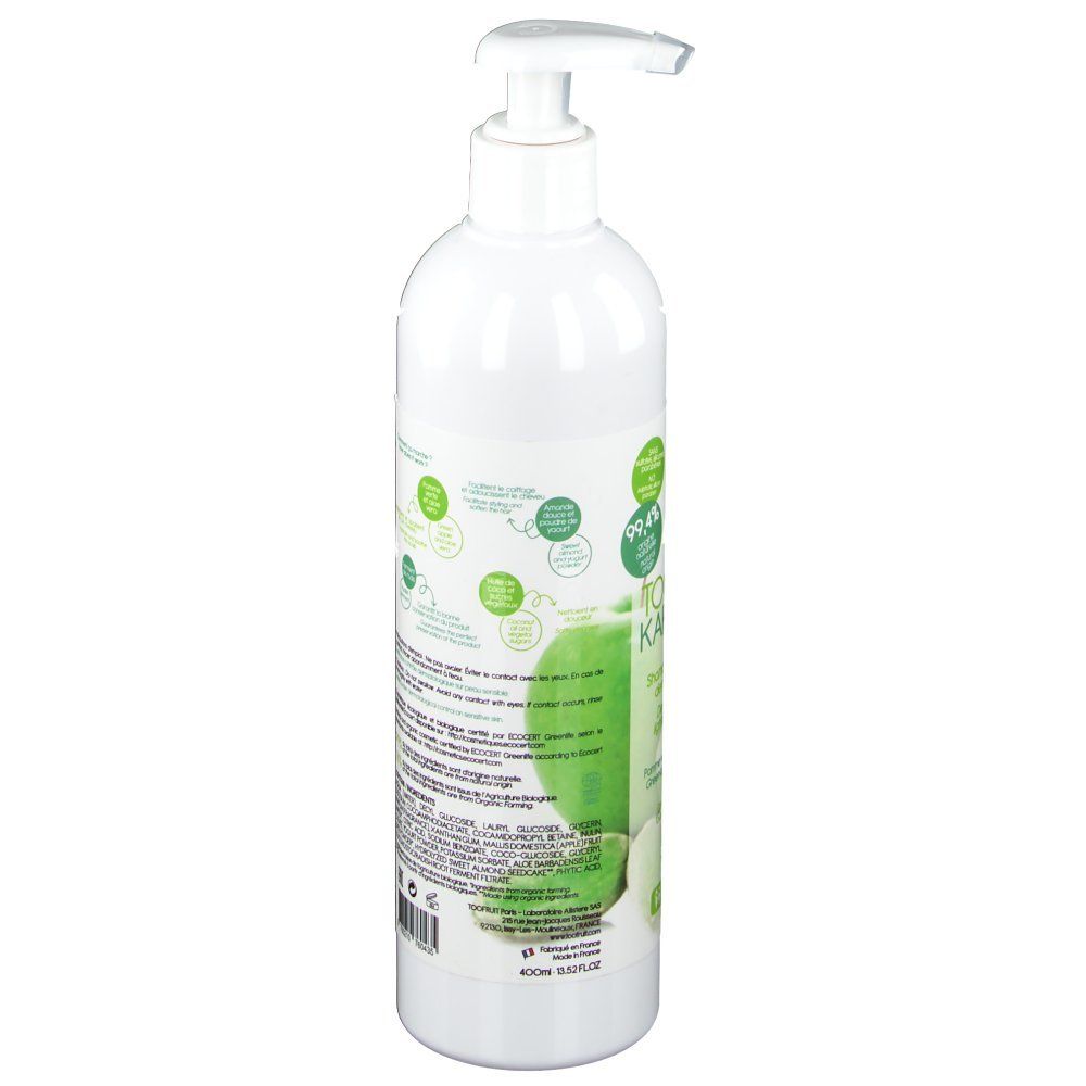 Weiße Shampoo-Flasche mit Pumpe. Rückseite mit Text und grünen Elementen. Informationen über Inhaltsstoffe und Zertifizierungen.