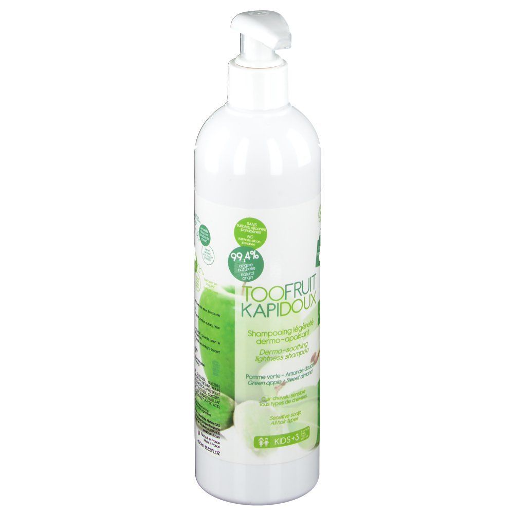 Weiße Shampoo-Flasche mit Pumpe. Aufkleber mit Produktnamen TOOFRUIT Kapidoux und Apfel-Mandel-Illustration. 99,4% Inhaltsstoffe natürlichen Ursprungs.