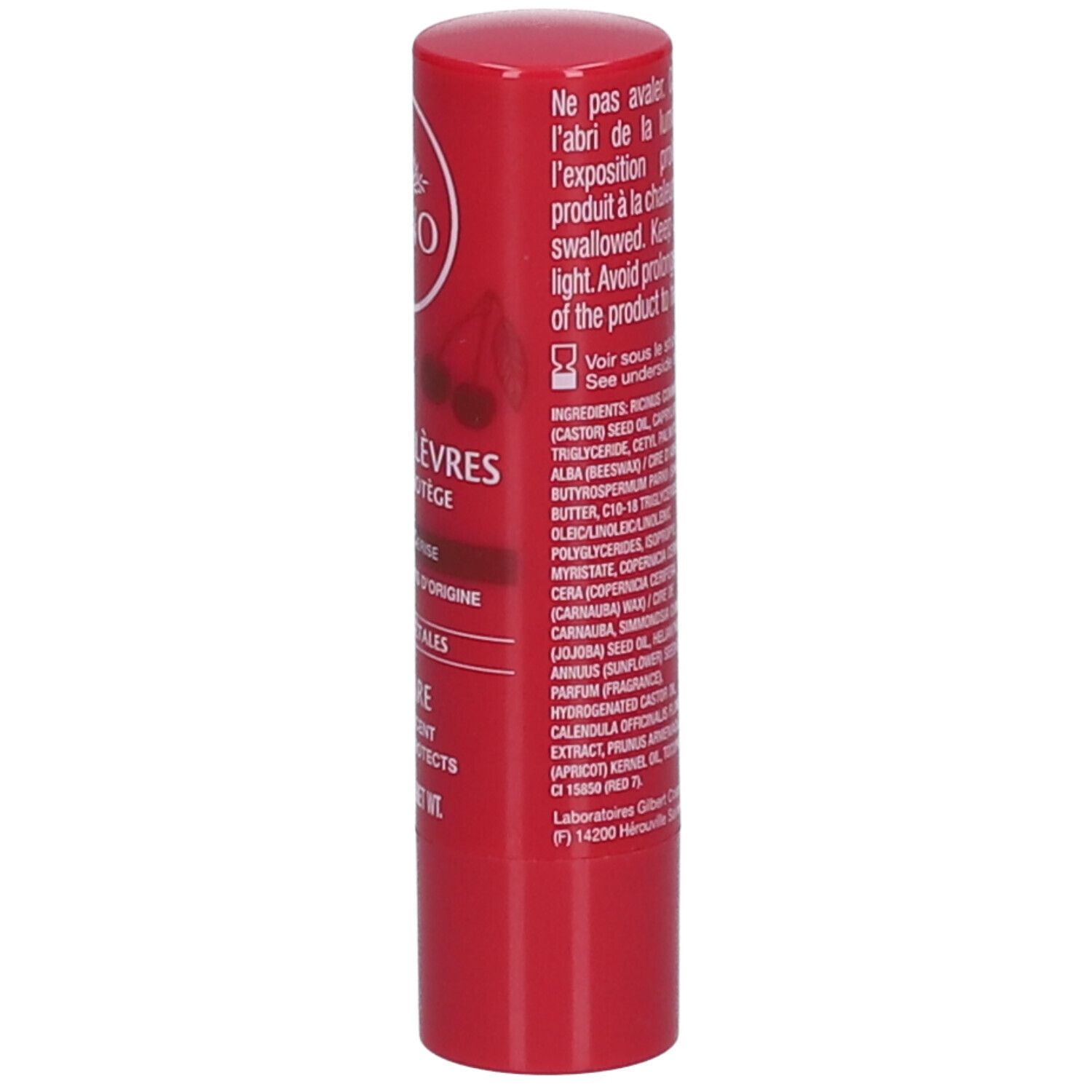 Stick de soin des lèvres rouge. Inscriptions: SOIN DES LÈVRES, 97% d'ingrédients d'origine naturelle, LIP CARE, Cherry Scent. Liste des ingrédients et avertissements.