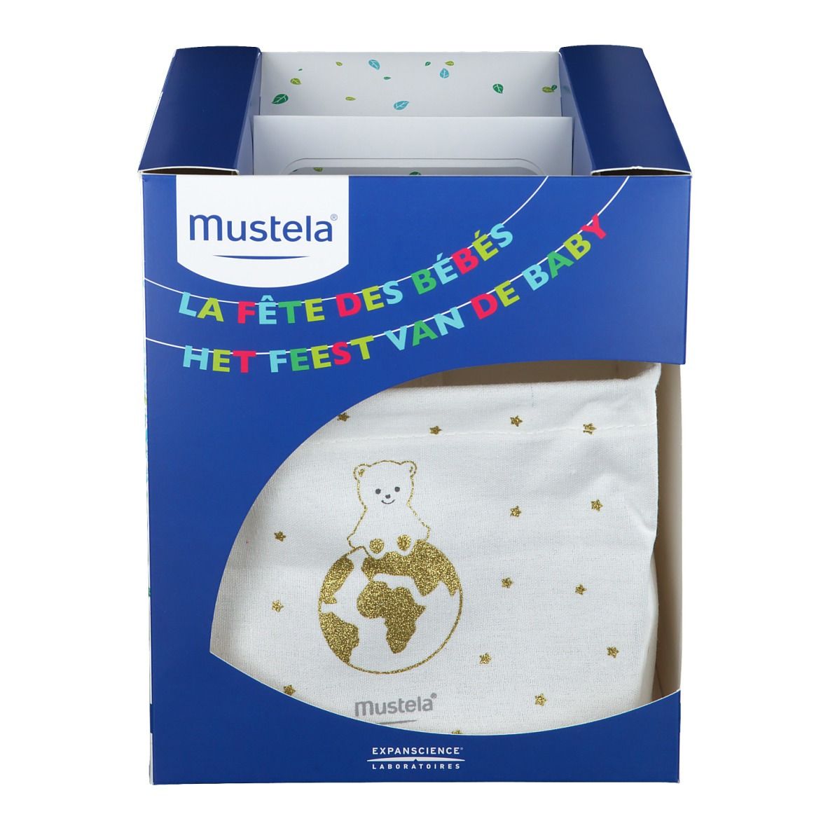 Coffret cadeau ouvert avec tissu. La boîte porte la marque "Mustela".