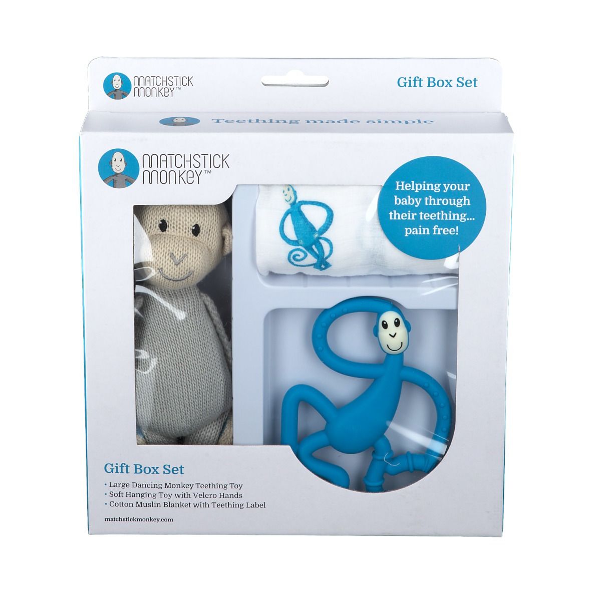 Coffret cadeau avec peluche, lange et anneau de dentition Matchstick Monkey bleu. Nom et texte du produit sur l'emballage.