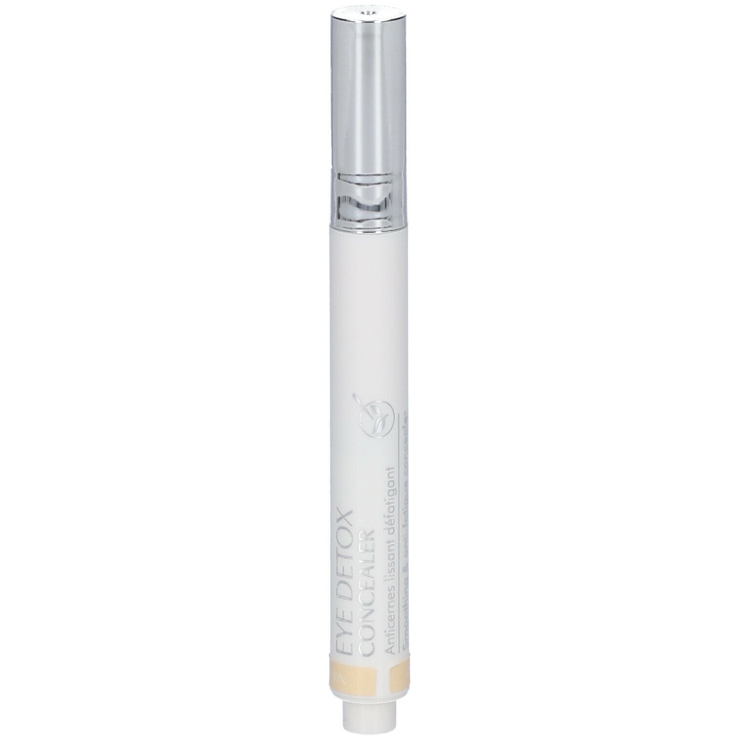 Stylo correcteur blanc avec capuchon argenté. Partie inférieure beige. Logo EYE DETOX CONCEALER visible.