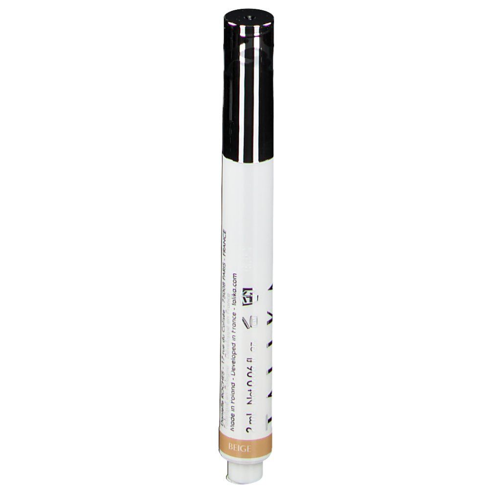 TALIKA Eye Detox Concealer Teinte Beige. Witte pen met zwarte dop. Beige kleur aan de onderkant. Tekst: EYE DETOX CONCEALER.