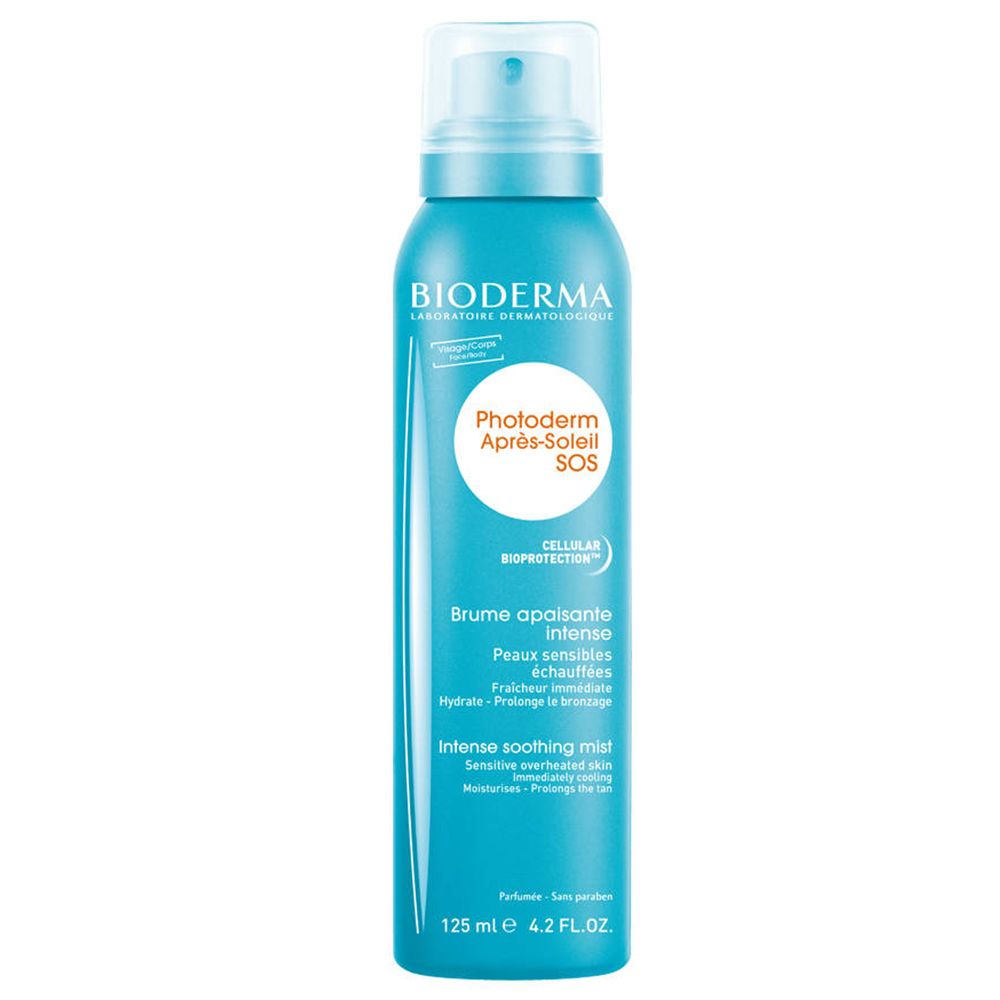 Blauwe spray van BIODERMA. Opschrift: Photoderm Après-Soleil SOS. Tekst: Brume apaisante intense, Intense soothing mist. 125 ml.