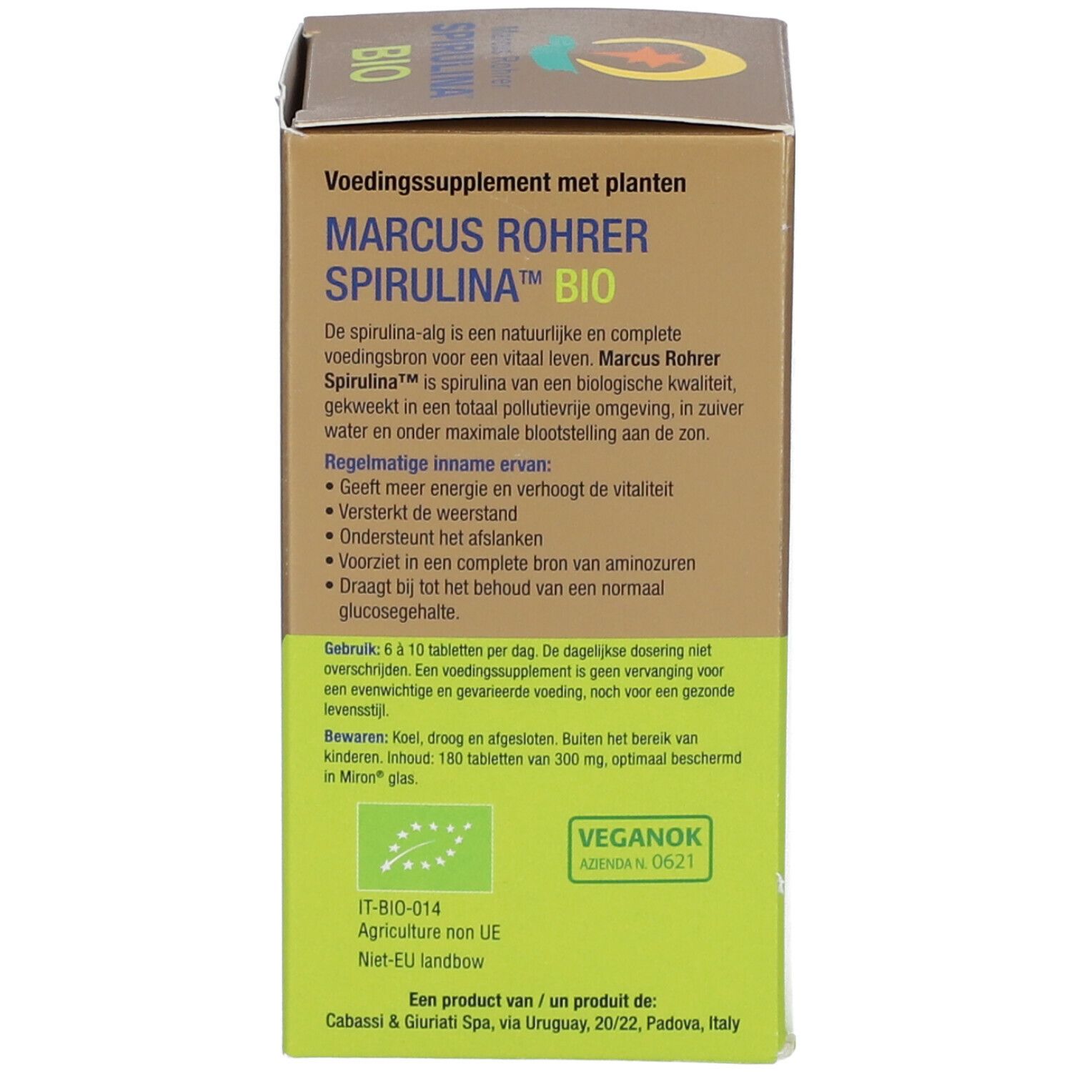 Produktverpackung. Text und Logo. Aufschrift: Marcus Rohrer Spirulina Bio. Grüner Hintergrund.