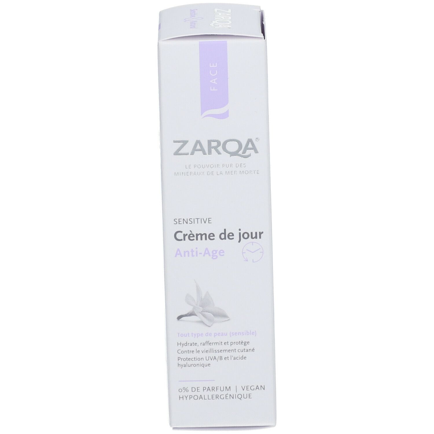 Emballage de la crème de jour anti-âge ZARQA®. Blanc avec accents violets. Texte: Sensitive, Crème de jour Anti-Âge. Vegan, hypoallergénique.