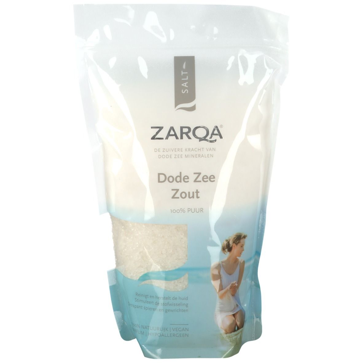 ZARQA®-Beutel mit Totem Meer Salz. Aufdruck: Dode Zee Zout, 100% PUUR. Frau am Strand.
