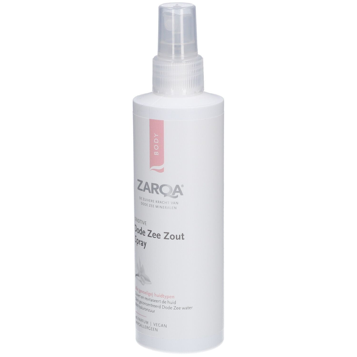 ZARQA Sensitive Dode Zee Zout Spray. Weiße Flasche mit Sprühkopf. Rosa Etikett mit Produktnamen und Logo.