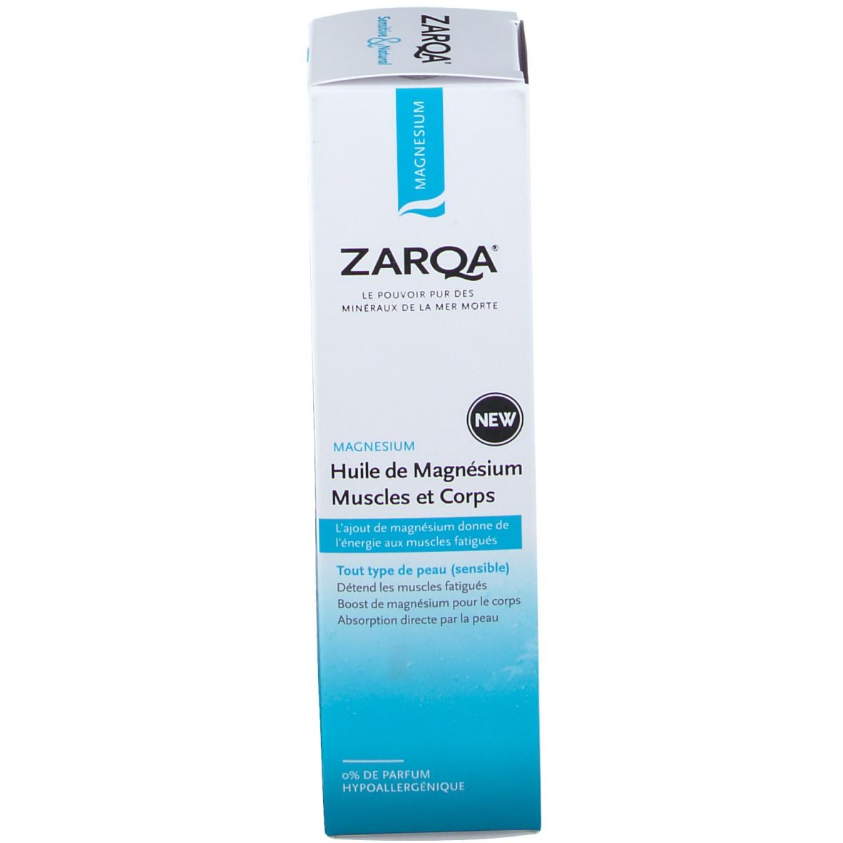 Emballage du produit. Blanc avec texte bleu. Texte: ZARQA, Magnésium, Huile. Avec autocollant: NEW.