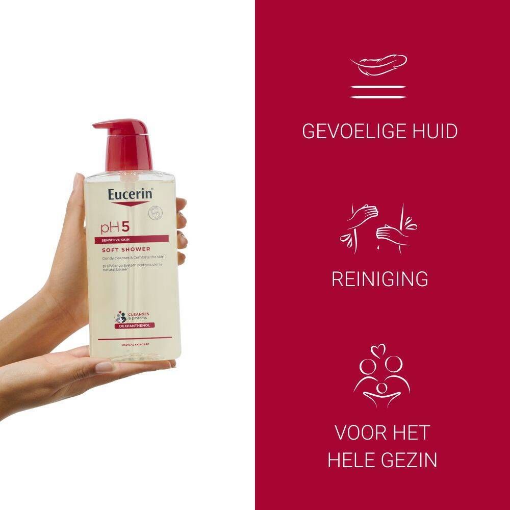 Persoon houdt een fles Eucerin pH5 Soft douchegel vast. Tekst: Gevoelige Huid, Reiniging, Voor het hele gezin.