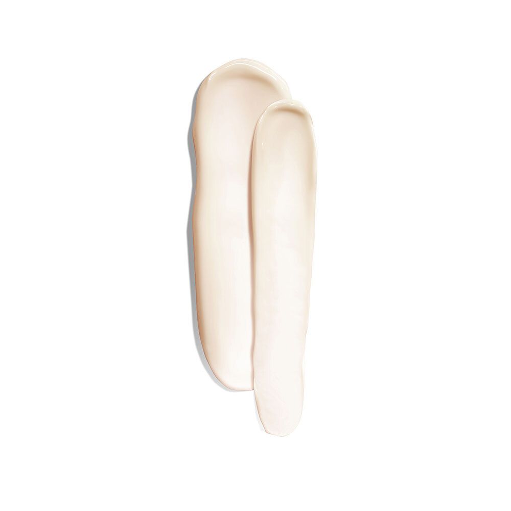 Zwei cremefarbene Streifen auf weißem Hintergrund. Textur der Creme.