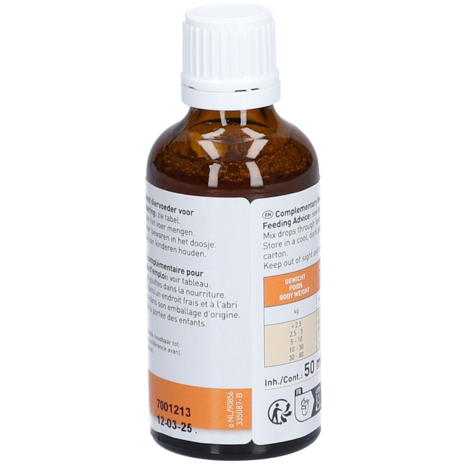 Achterkant van een bruine glazen fles met witte dop. Etiket met tekst en batchnummer. 50 ml.