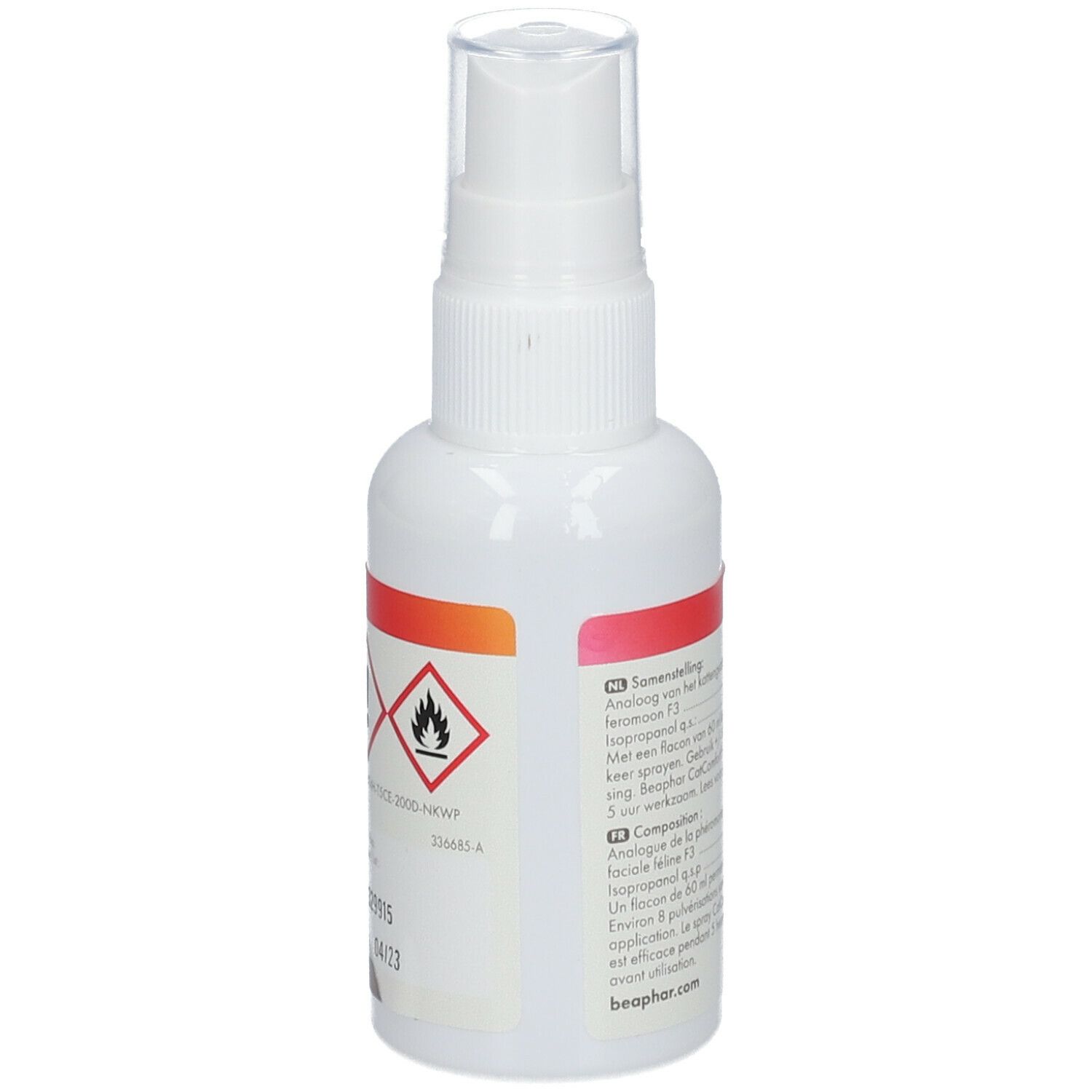 Witte sprayfles met opschrift "beaphar CatComfort". Bevat kalmerende spray voor katten. Met gevaarsymbolen.