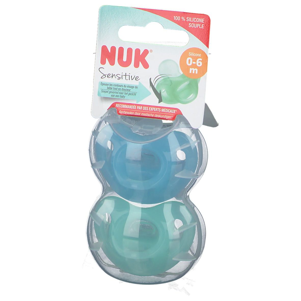 Deux sucettes NUK Sensitive bleues et vertes dans un emballage plastique. Recommandé pour 0-6 mois. Emballage avec logo de la marque.