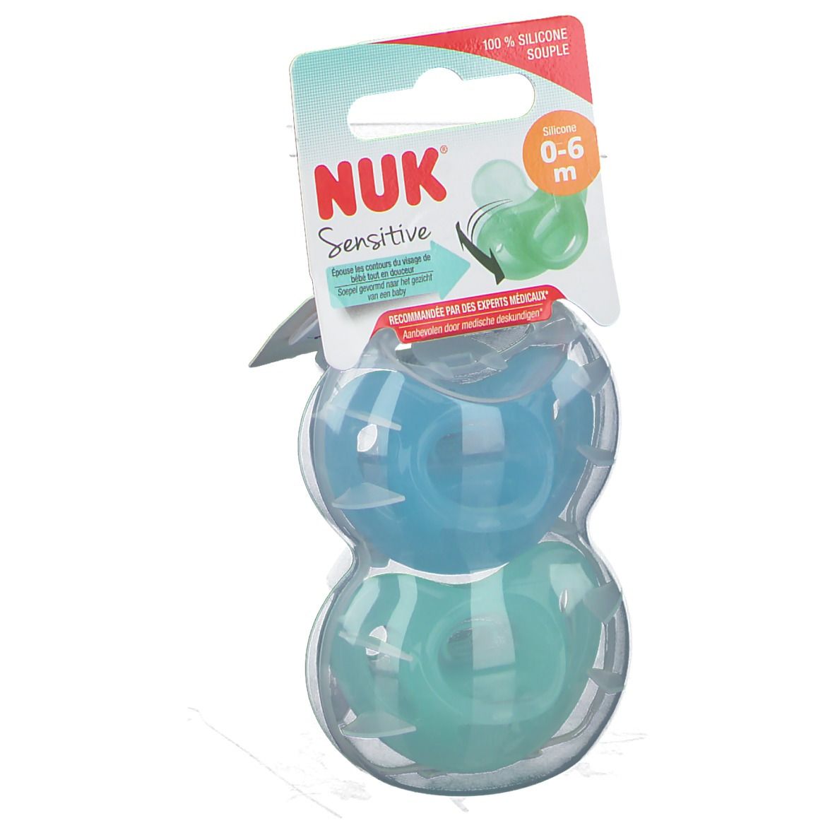 Deux sucettes NUK Sensitive bleues et vertes dans un emballage plastique. Recommandé pour 0-6 mois. Emballage avec logo de la marque.