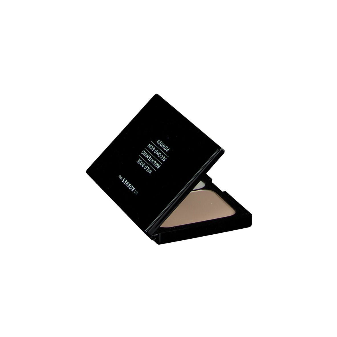 Compact poeder gesloten. Zwarte behuizing met tekst: WILD ROSE SECOND SKIN POWDER, merk Korres. Hoekweergave.