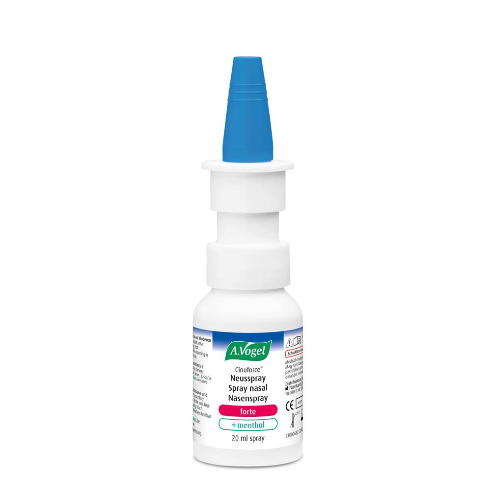 Neusspray met blauwe sproeikop. Opschrift: A.Vogel, Cinuforce, Spray nasal forte + menthol.