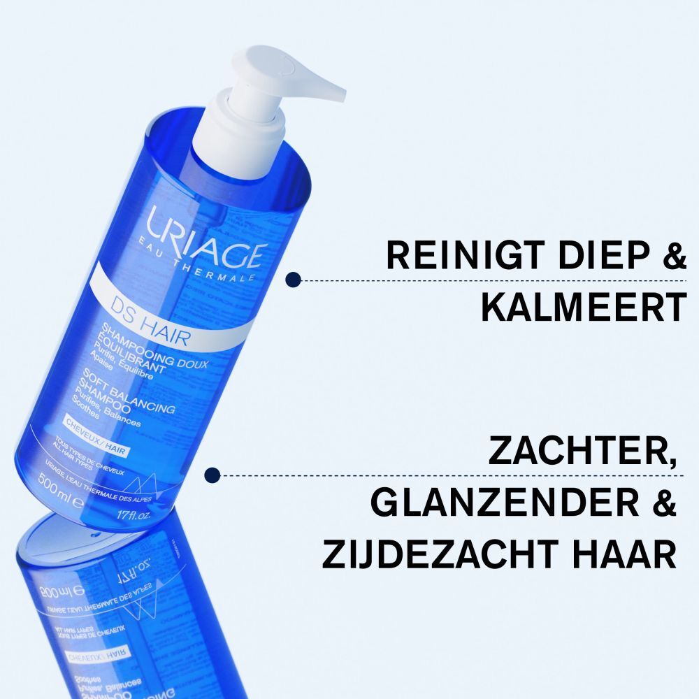 Achterkant blauwe fles met witte pomp. Meertalige tekst. URIAGE, DS HAIR, Soft Balancing Shampoo.