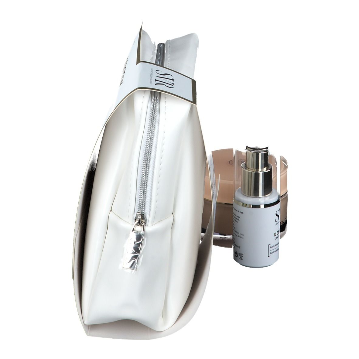 Coffret cadeau avec trousse blanche, crème et sérum. Produits sur fond blanc.