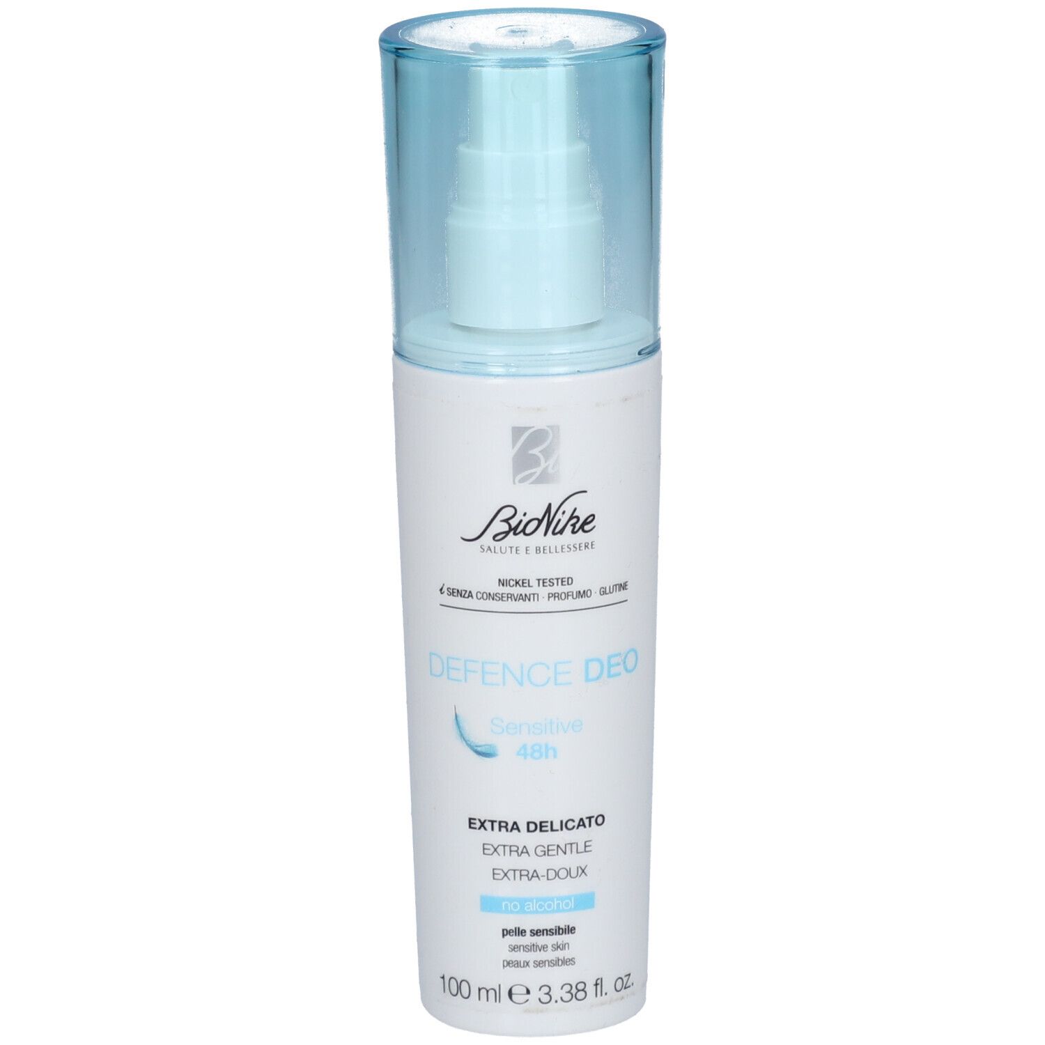 Deodorant-Spray mit blauem Deckel. Aufschrift: DEFENCE DEO Sensitive 48h. Extra sanft. 100 ml.