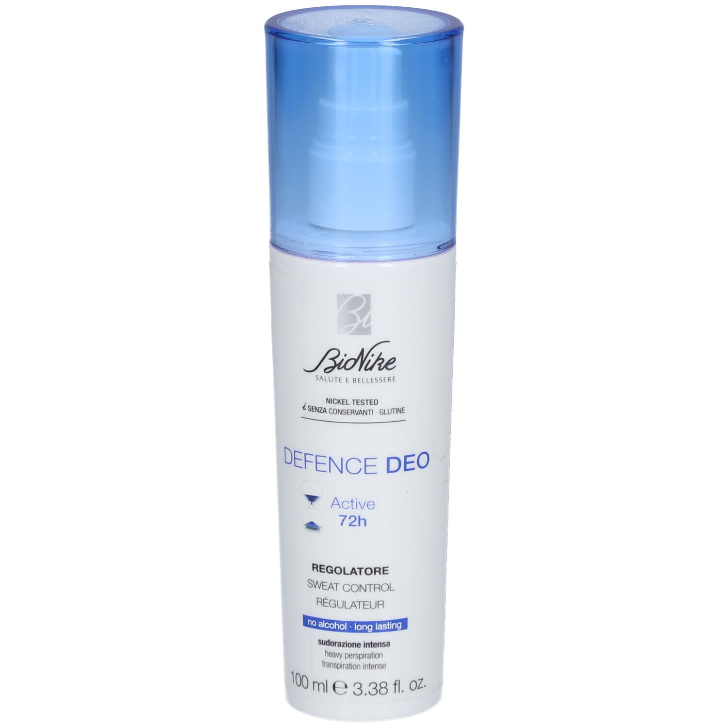 Weiß-blaue Sprühflasche. Aufschrift: BioNike, DEFENCE DEO, Active 72h, REGOLATORE, SWEAT CONTROL. Mit blauem Sprühkopf.
