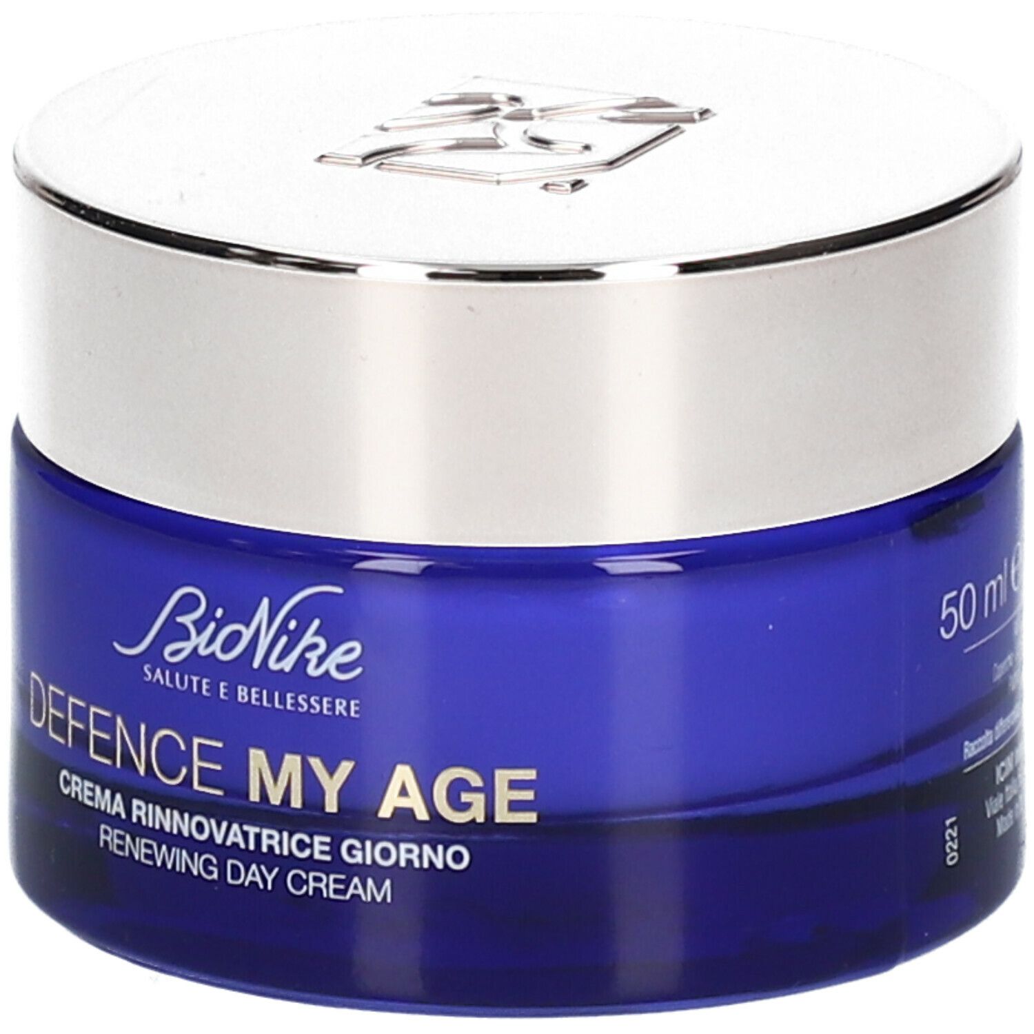 Blaues Cremetiegel mit silbernem Deckel. Aufschrift: DEFENCE MY AGE, CREMA RINNOVATRICE GIORNO, RENEWING DAY CREAM. Marke: BioNike.